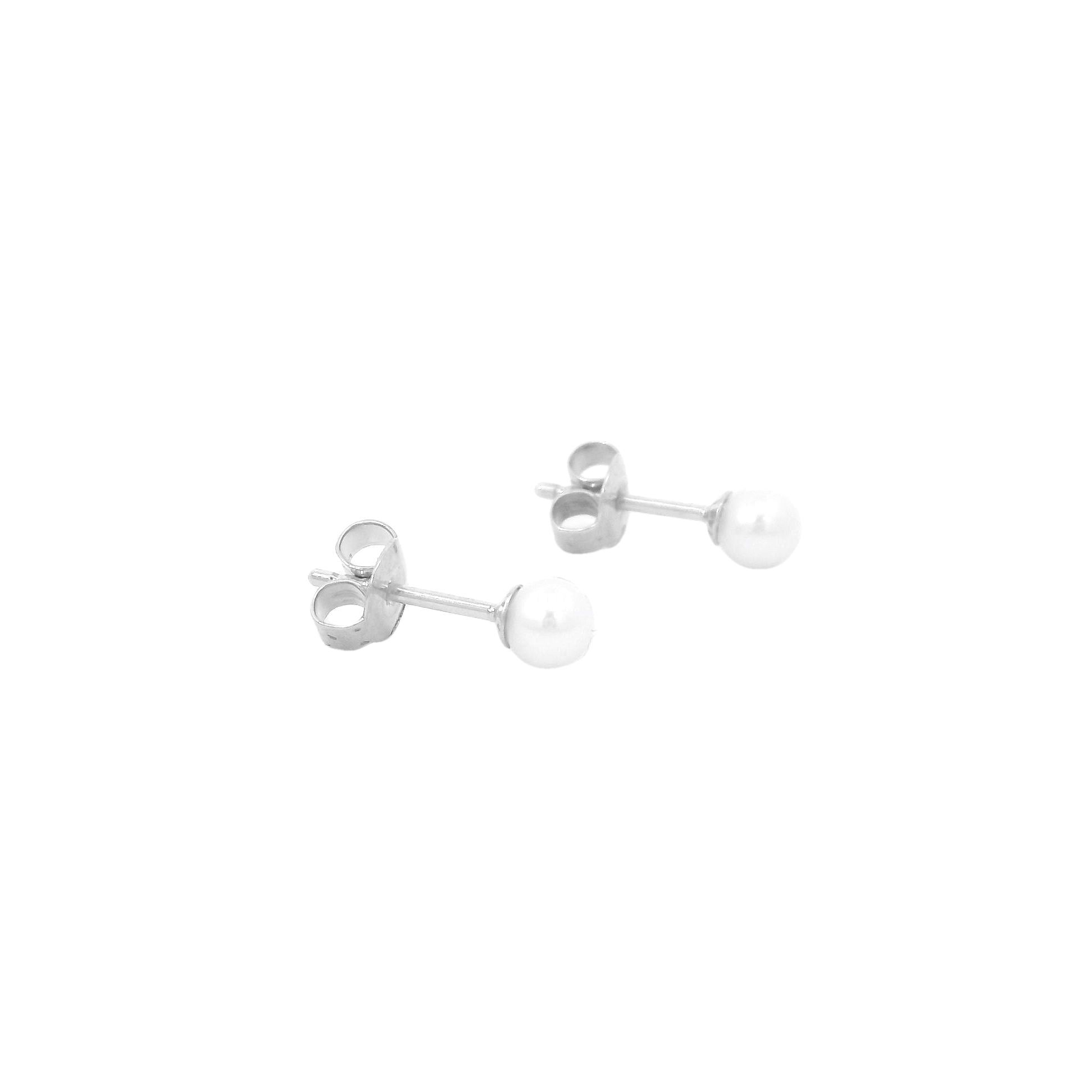 Kleine, weisse Süsswasser Perlen Stecker