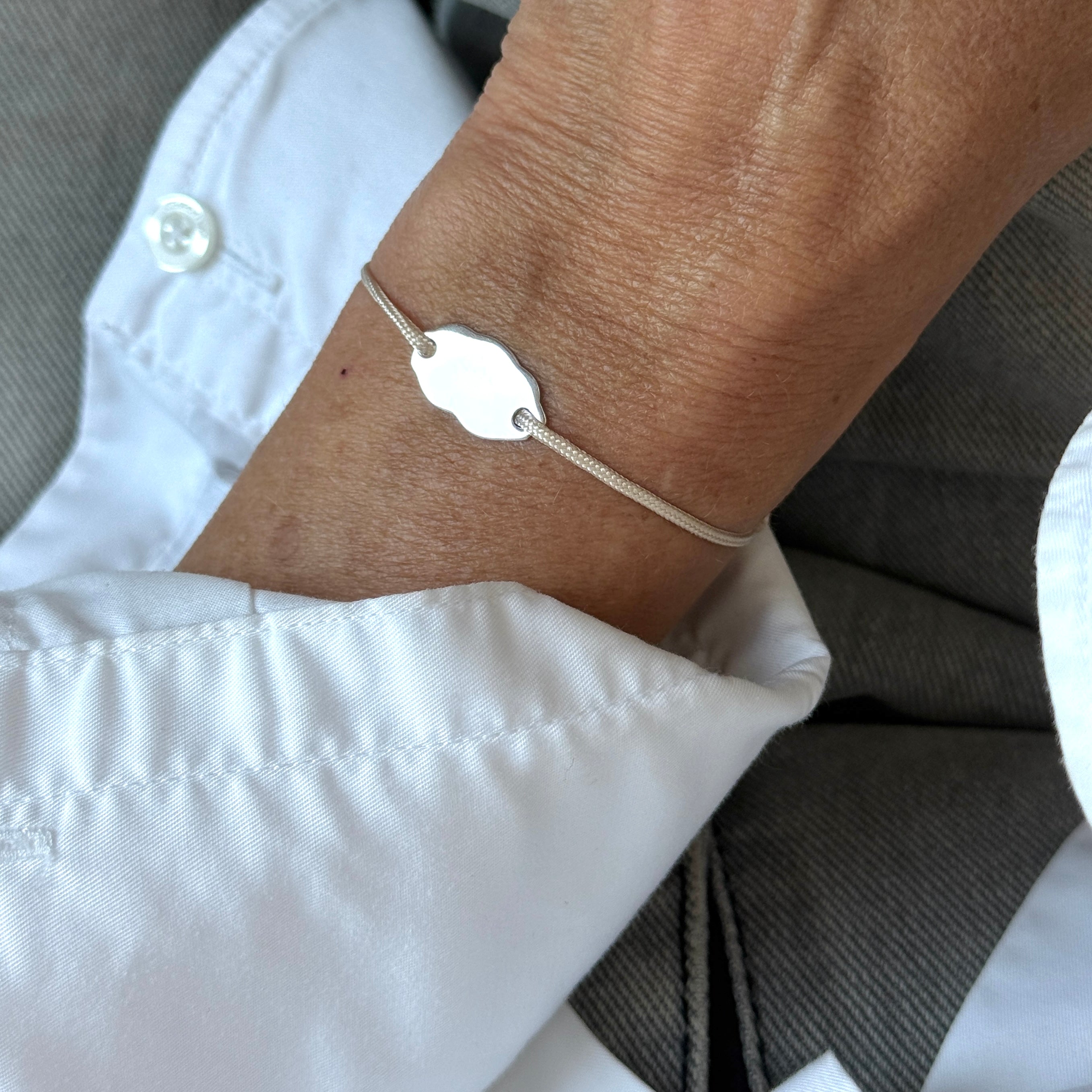 'Schön, dass es dich gibt' Armband mit Wolken Plakette und Karte, personalisiert