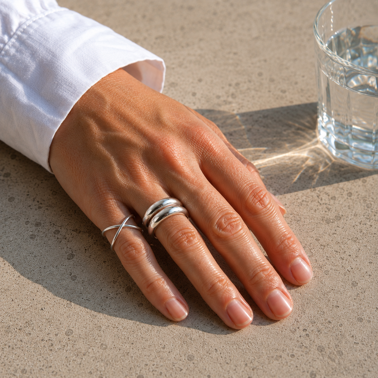 Flow Small Ring // Organische Linien mit leichter Präsenz