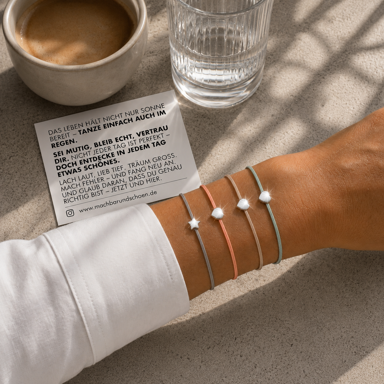 'Schön, dass es dich gibt' Armband mit 3D Herz/Stern und Karte - personalisiert
