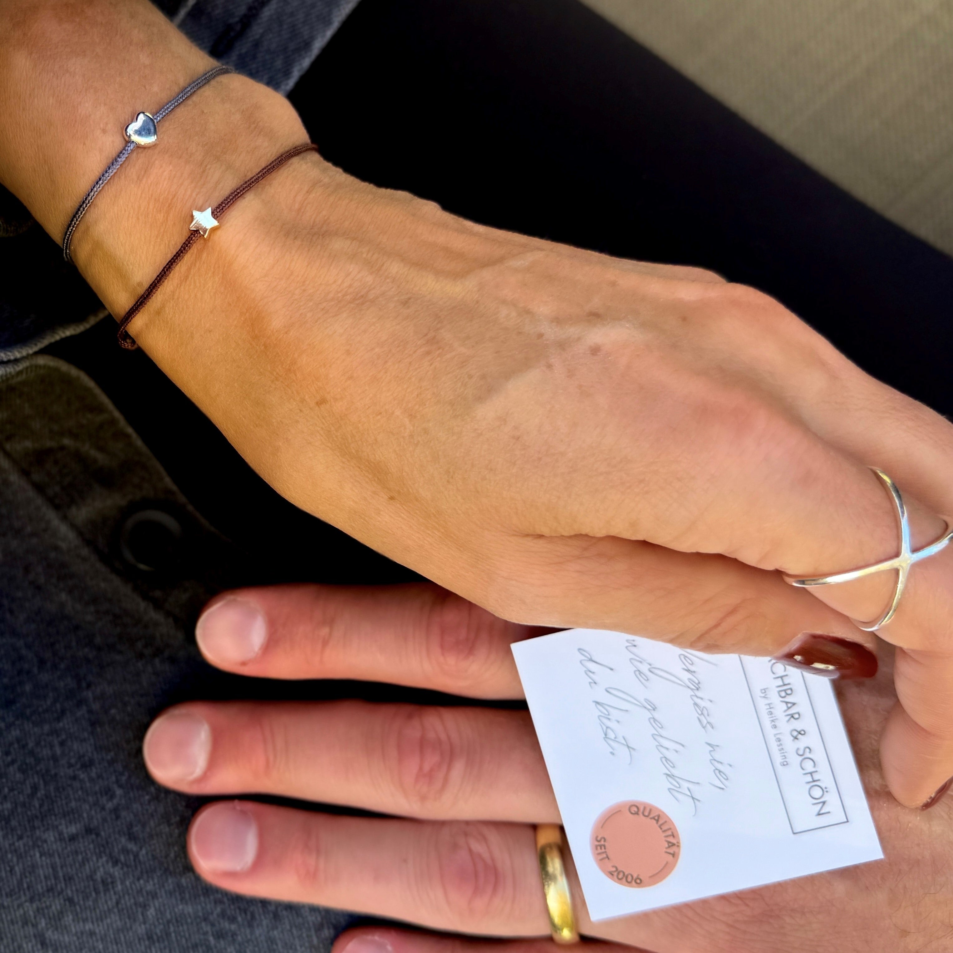 'Schön, dass es dich gibt' Armband mit 3D Herz/Stern und Karte, personalisiert