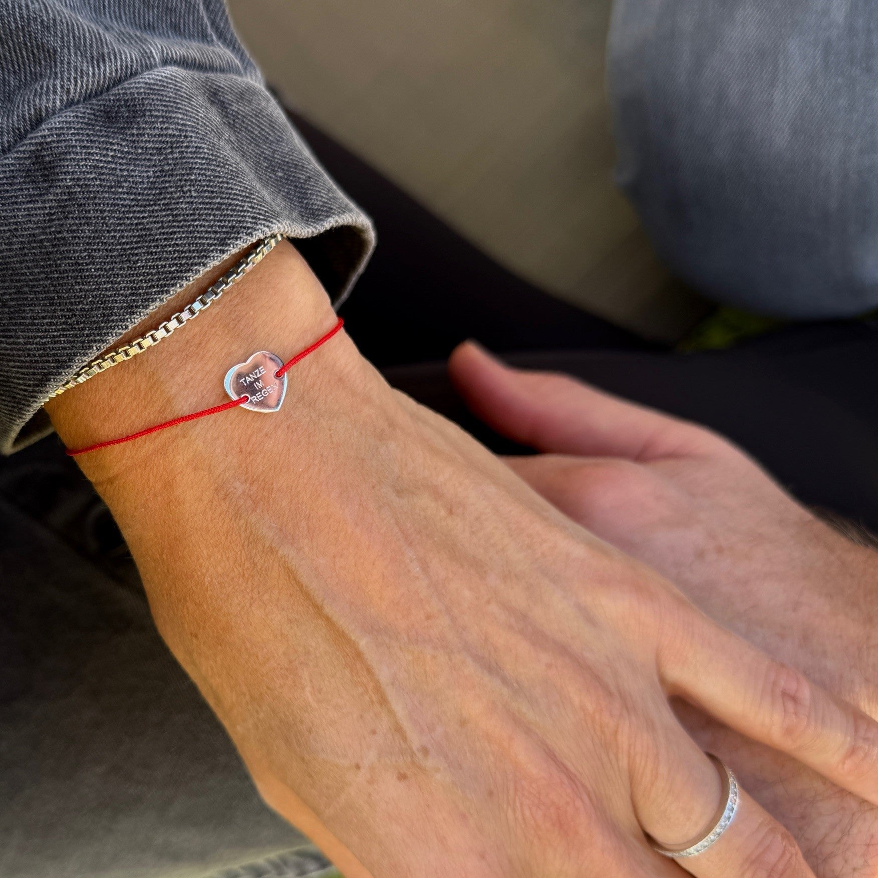 'Schön, dass es dich gibt' Armband mit Herz Plakette und Karte, personalisiert