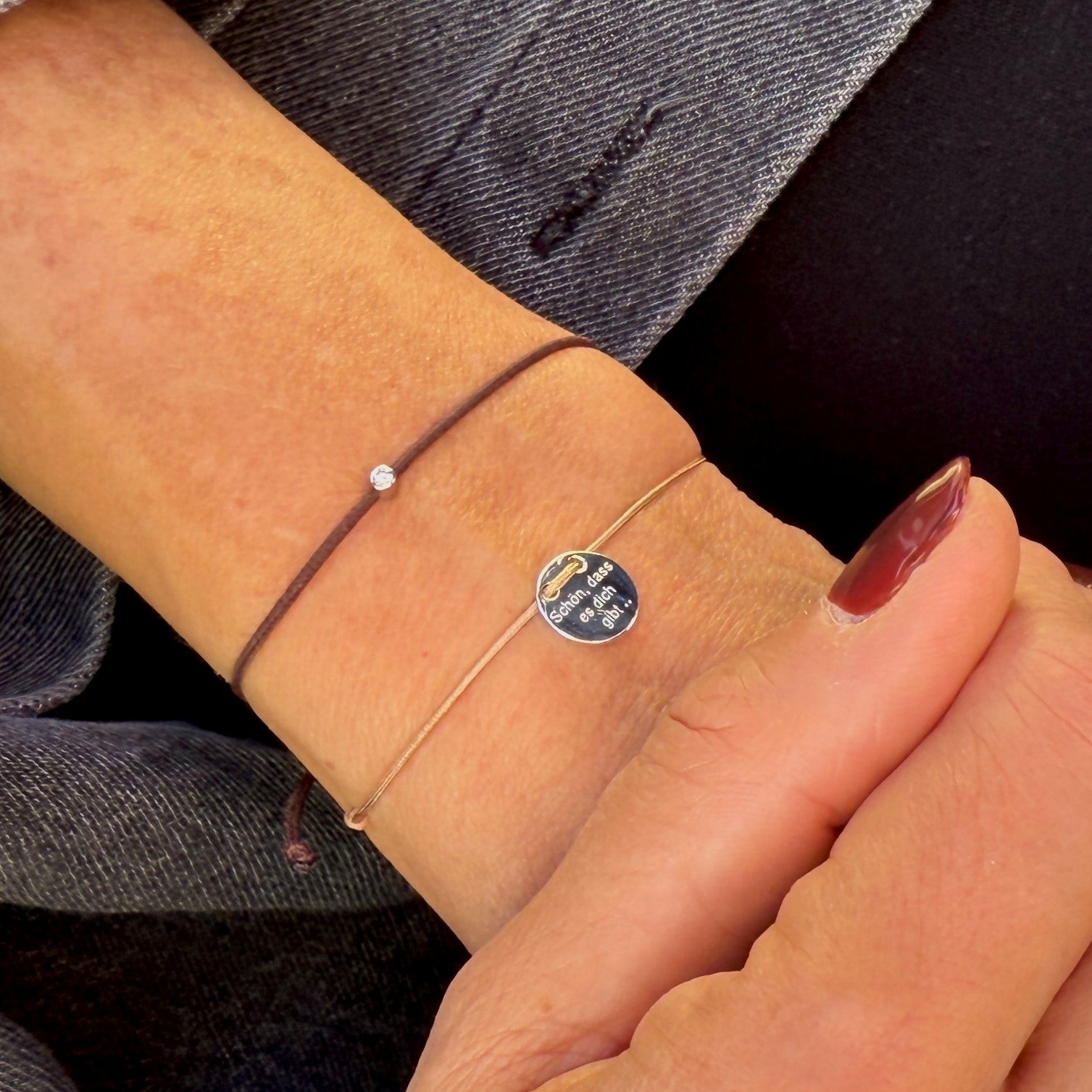 'Schön, dass es dich gibt' Armband mit runder Plakette und Karte, personalisiert